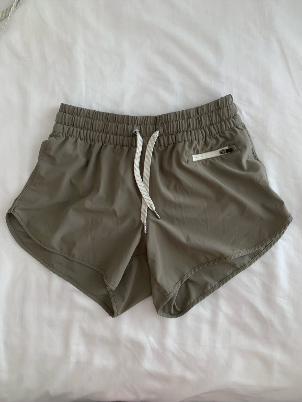 EUC Vuori Shorts VW3004 Size XS Olive Green Athletic Running Lined Zip Pocket